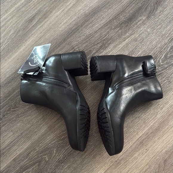 Naturalizer Black Ankle Boots Chunky Heel Waterproof 7 WIDE Leather Booties - Picture 6 of 11